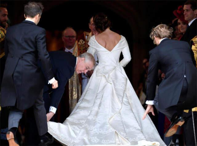 Kraliçe Elizabeth'in Torunu Prenses Eugenie, Sırtındaki Ameliyat İzlerinin Herkesi Örnek Olması İçin Duvak Takmadı
