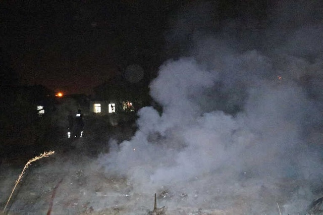 Yangında Aniden Ortaya Çıkan Kobra Yılanı Büyük Korku Yaşattı