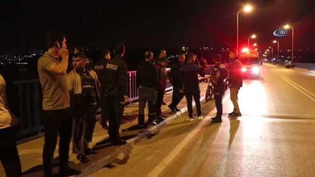 Taksiyi Durduran Genç Kadın, Köprüden Atlayarak İntihar Etti
