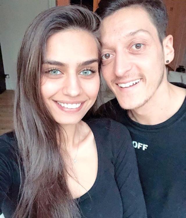 Mesut Özil'in Nişanlısı Amine Gülşe'den, Romantik Doğum Günü Paylaşımı!