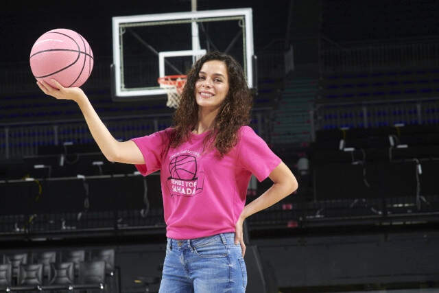 Anadolu Efes-Zalgiris Kaunas Maçı, Pembe Kıyafetle Gelen Kadınlara Ücretsiz Anadolu Efes-Zalgiris Kaunas Maçı, Pembe Kıyafetle Gelen Kadınlara Ücretsiz
