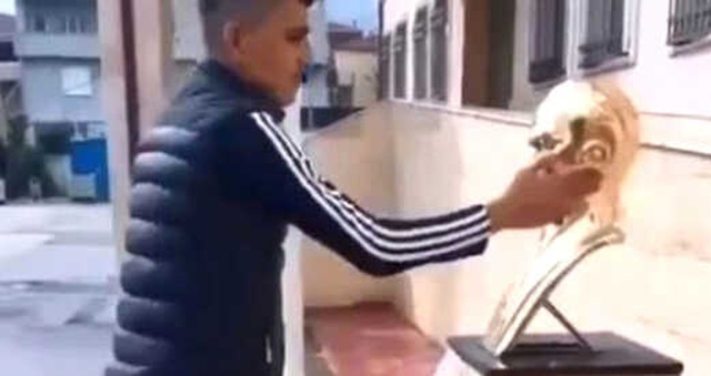 Atatürk'e Hakaret Eden ve Videoyu Çeken Şüpheliler Gözaltına Alındı