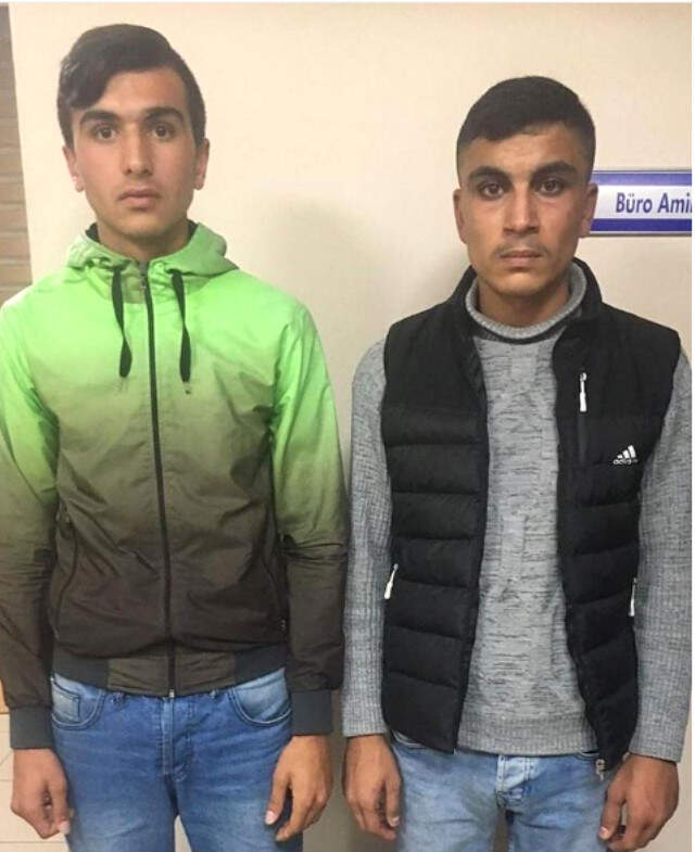 Atatürk'e Hakaret Eden ve Videoyu Çeken Şüpheliler Gözaltına Alındı Atatürk'e Hakaret Eden ve Videoyu Çeken Şüpheliler Gözaltına Alındı