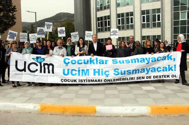 9 Kız Öğrenciye Cinsel İstismarla Suçlanan Öğretmen Kendini Böyle Savundu: Bu Kadar Karaktersiz Değilim