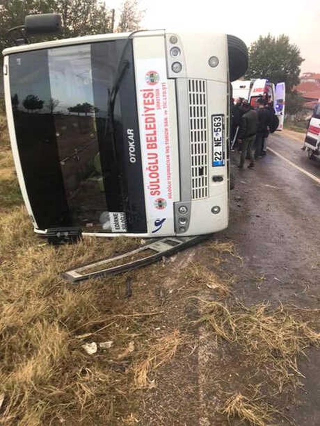 Edirne'de Askerleri Taşıyan Servis Kaza Yaptı, 13 Askerimiz Yaralandı