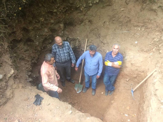 Define Arayan 4 Kişi, Kazdıkları Çukurda Yakalandı