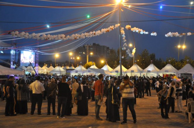 Midyat'ta Düzenlenen 1. Uluslararası Kültür ve Sanat Festivalinde, 4 Farklı Dilde Konser Verildi
