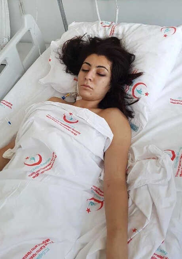 Genç Kız, Kendisini Bıçaklayan Sevgilisi İçin Tahliye Kararı Çıkınca Sinir Krizi Geçirdi