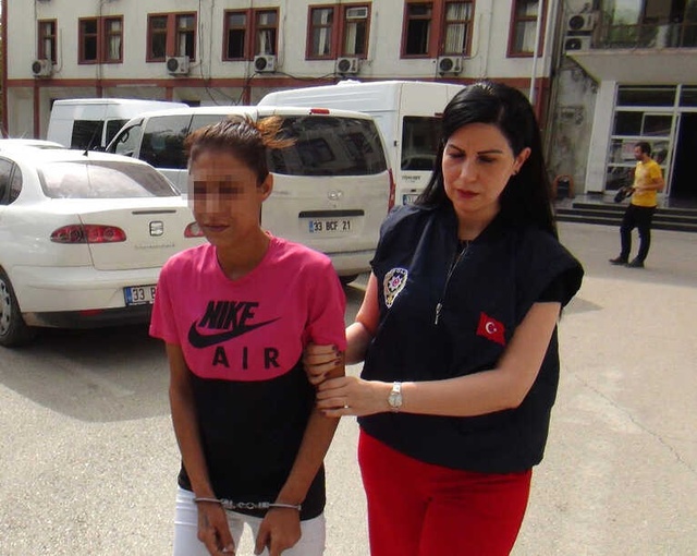 Cami Önünde Araçta Fuhuş Yapan Kişilere, Baskın Yapıldı