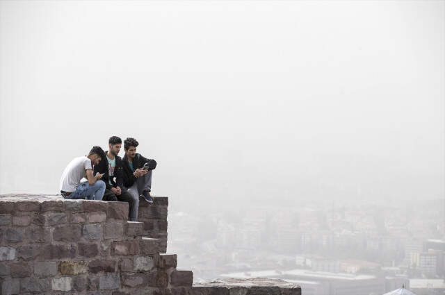 Başkentte Gökyüzünü Toz Bulutu Kapladı Başkent Ankara'da Gökyüzünü Toz Bulutu Kapladı