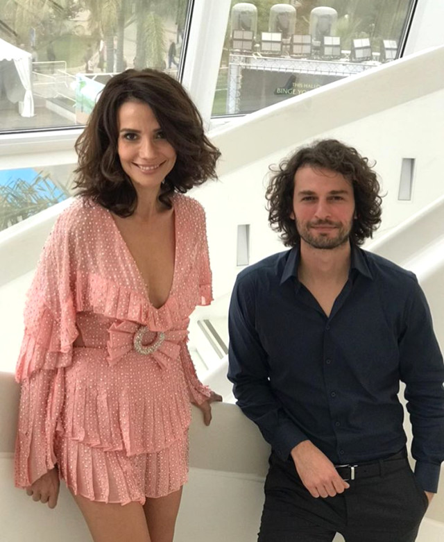 Cannes'a Katılan Güzel Oyuncu Songül Öden Derin Dekolteli Elbisesiyle Göz Doldurdu