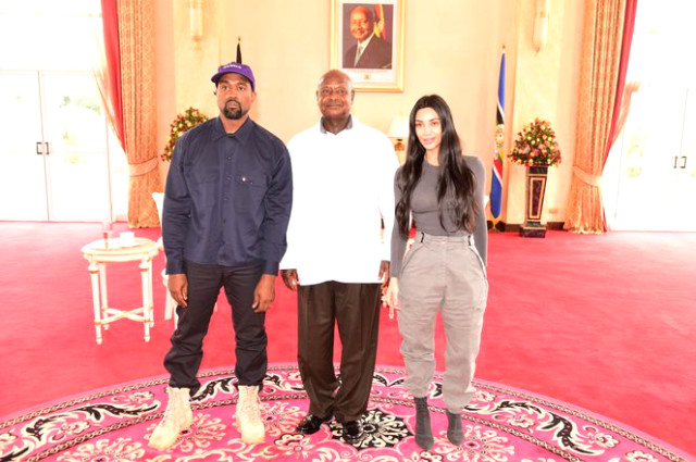 Kim Kardashian'ın eşi Kanye West, Uganda Cumhurbaşkanı'na Spor Ayakkabı Hediye Etti