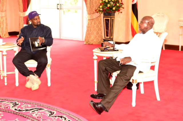 Kim Kardashian'ın eşi Kanye West, Uganda Cumhurbaşkanı'na Spor Ayakkabı Hediye Etti
