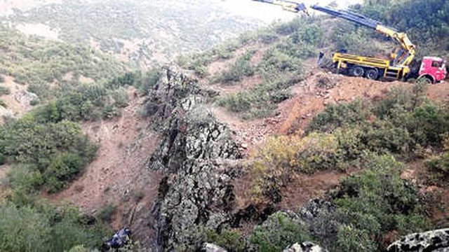 Otomobille Uçurumdan Yuvarlandı, Sabaha Kadar Yakınlarını Bekledi