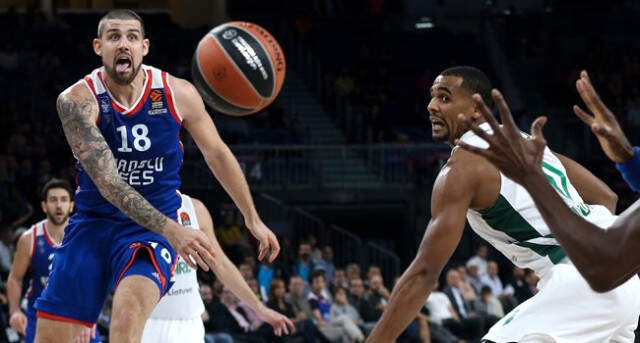 Anadolu Efes, Zalgiris Kaunas'a 93-79'luk Skorla Mağlup Oldu