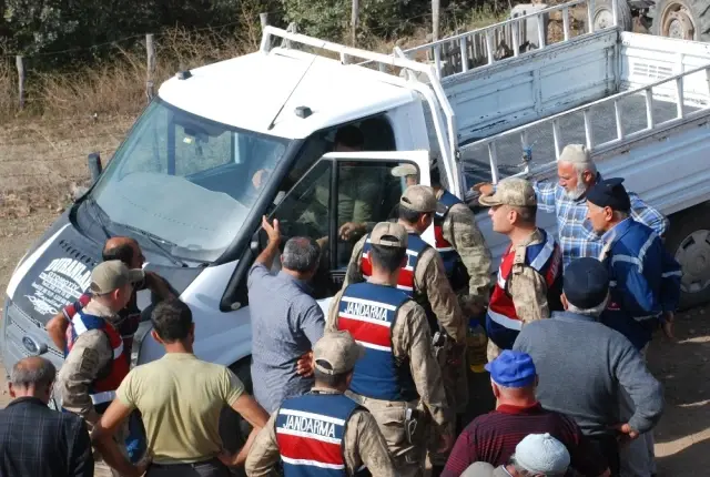 Köy Yolunun Demir Kapıyla Kapatılmasına İsyan Eden Çiftçi, Benzin Dolu Bidonla Eylem Yaptı