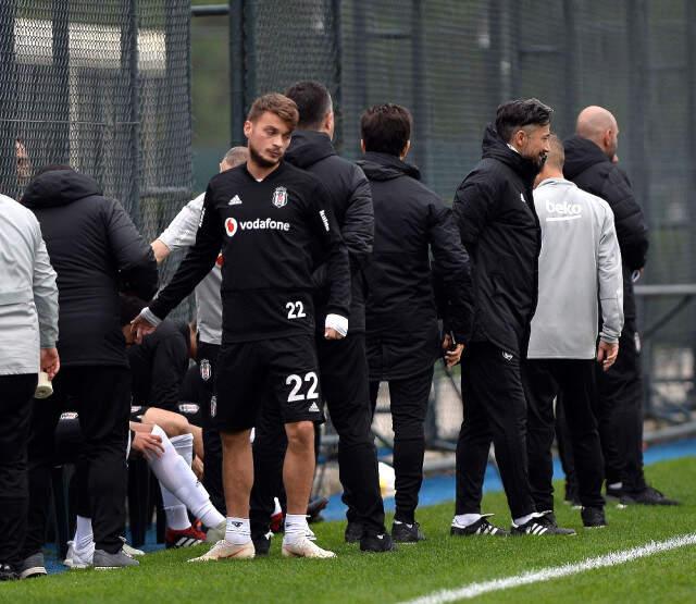 Beşiktaş'ta Adem Ljajic ve Vagner Love, U21 Takımıyla Oynanan Hazırlık Karşılaşmasını Tamamlayamadı Beşiktaş'ta <a class='keyword-sd' href='/adem-ljajic/' title='Adem Ljajic'>Adem Ljajic</a> ve Vagner Love, U21 Takımıyla Oynanan Hazırlık Karşılaşmasını Tamamlayamadı
