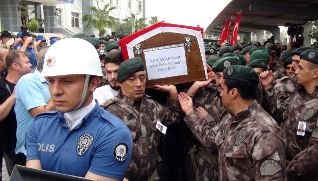 Kalp Krizi Geçirerek Şehit Olan Özal Harekatçıyı Memleketine Silah Arkadaşları Uğurladı Kalp Krizi Geçirerek Şehit Olan Özal Harekatçıyı Memleketine Silah Arkadaşları Uğurladı