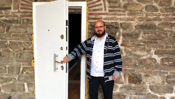 Bursa'da, 510 Yıllık Tarihi Pirinç Han'da Modern Çelik Kapı Tepki Çekti