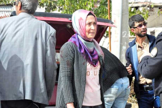 Çılgına Dönen Koca, Duruşma Çıkışı Eşi, Çocukları ve Kayınvalidesine Taşla Saldırdı