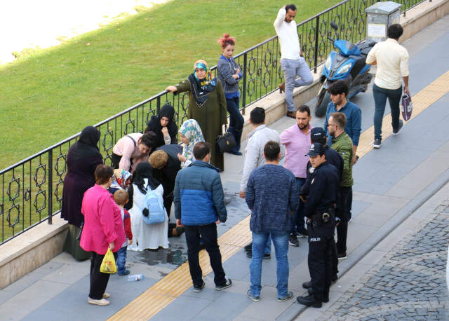Kızı, Patronu Tarafından Tacize Uğrayan Anne Sinir Krizi Geçirdi Kızı, Patronu Tarafından Tacize Uğrayan Anne Sinir Krizi Geçirdi