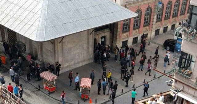 Eminönü'nde Arbede Çıktı, Bir Polis Yaralandı