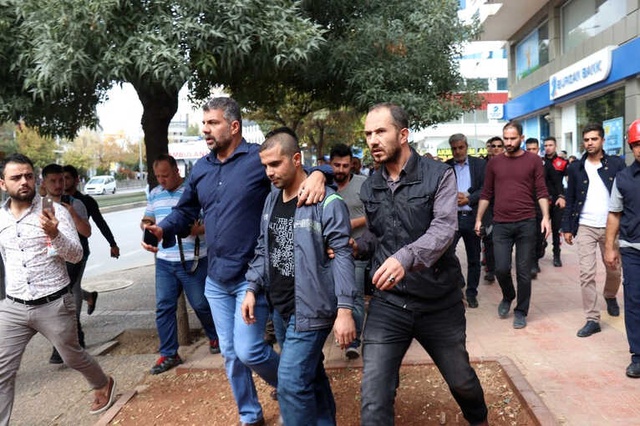İntihar Etmek İsteyen Vatandaş, Emniyet Müdürlüğü Karşısında Havaya Ateş Açtı