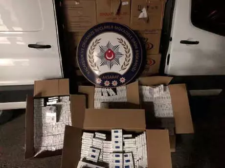 ''İstihbarata Ait Belge Taşıyorum'' Diyen Bir Polis, Sigara Kaçakçılığı Yaparken Yakalandı