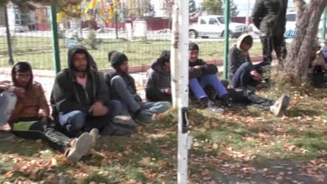 Ankara'ya Gitmek İsteyen Göçmenleri Ardahan'a Bıraktılar