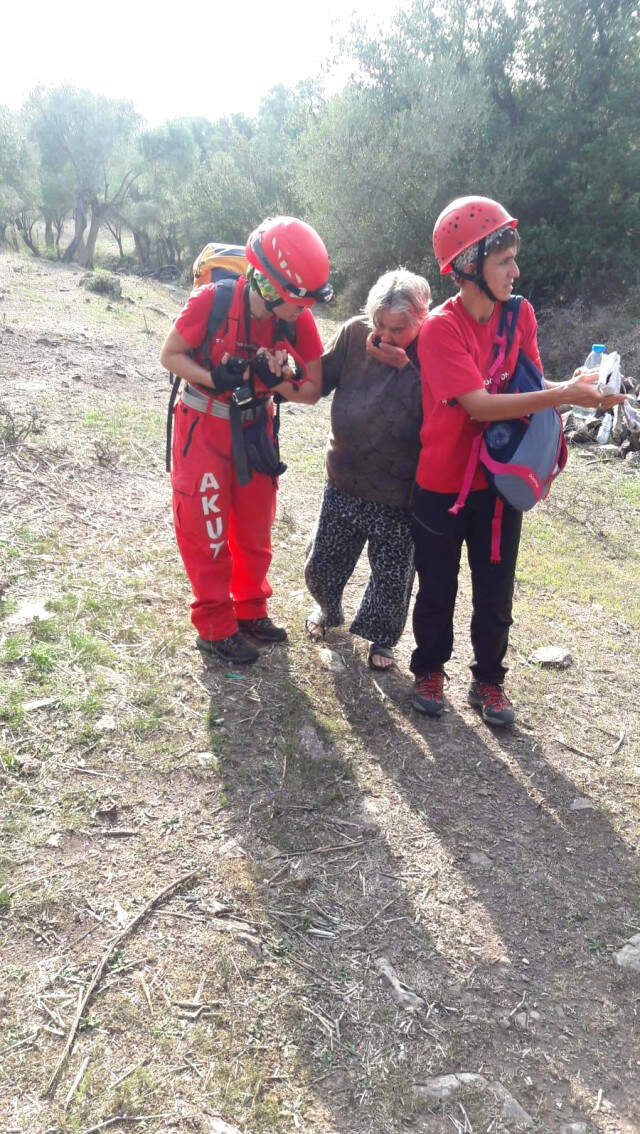 Alzheimer Hastası Yaşlı Kadın, Ağaçlık Alanda Kadın Yorgun ve Bitkin Halde Bulundu Alzheimer Hastası Yaşlı Kadın, Ağaçlık Alanda Yorgun ve Bitkin Halde Bulundu