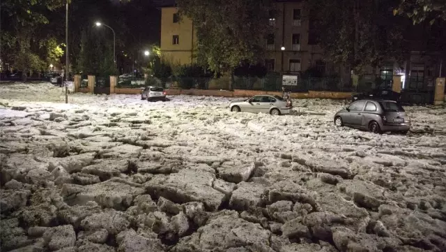 Fotoğraflarla: Roma'da Dolu Fırtınası ve Sel