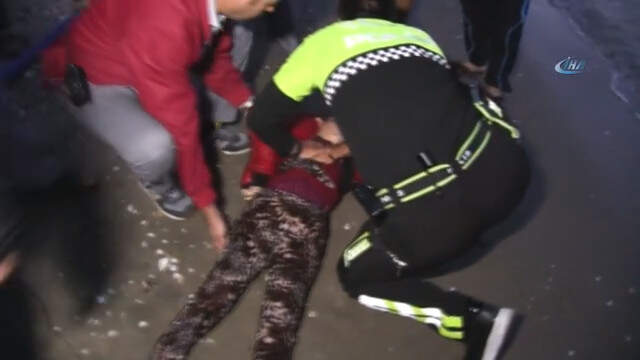 Trafik Polisi, Batan Mülteci Teknesindeki Kız Çocuğunu Kurtarmak İçin Kalp Masajı Yaptı Batan Mülteci Teknesinde Büyük Acı! Çocukları Denizden Topladılar
