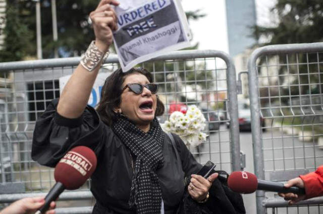 Cemal Kaşıkçı İçin Başkonsolosluk Önünde Tek Kişilik Eylem Cemal Kaşıkçı İçin Başkonsolosluk Önünde Tek Kişilik Eylem