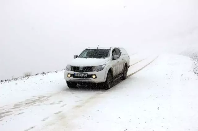 Erzurum'da Etkili Olan Kar Yağışı, Tipiyle Birlikte Yaşamı Olumsuz Etkiledi