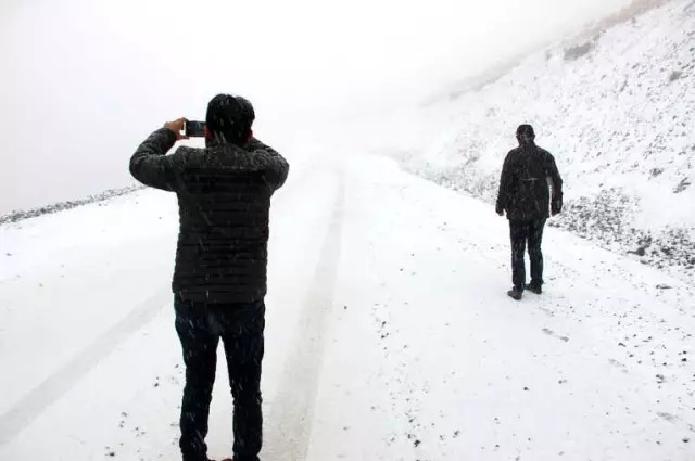 Erzurum'da Etkili Olan Kar Yağışı, Tipiyle Birlikte Yaşamı Olumsuz Etkiledi