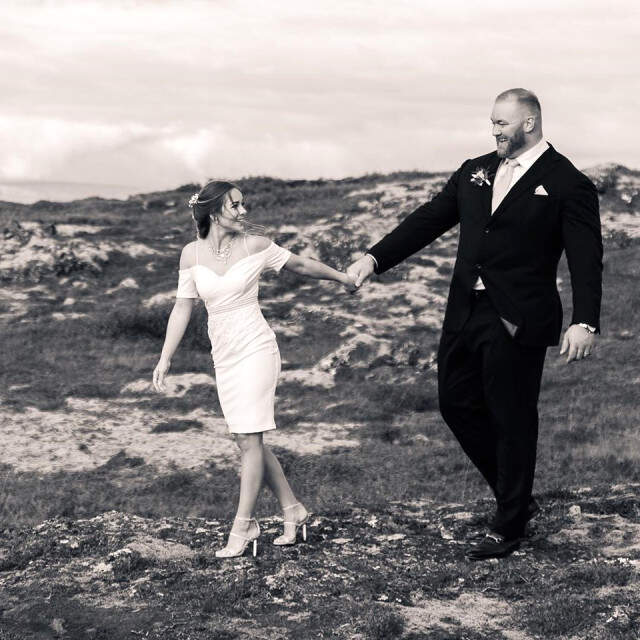 Haf?ór Júlíus Björnsson ile Kelsey Henson Dünya Evine Girdi Game of Thrones Oyuncusu Hafthor Julius Bjornsson ile Kelsey Henson Dünya Evine Girdi