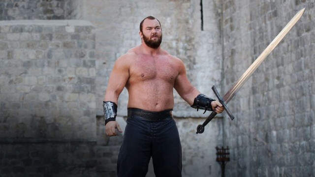 Haf?ór Júlíus Björnsson ile Kelsey Henson Dünya Evine Girdi Game of Thrones Oyuncusu Hafthor Julius Bjornsson ile Kelsey Henson Dünya Evine Girdi