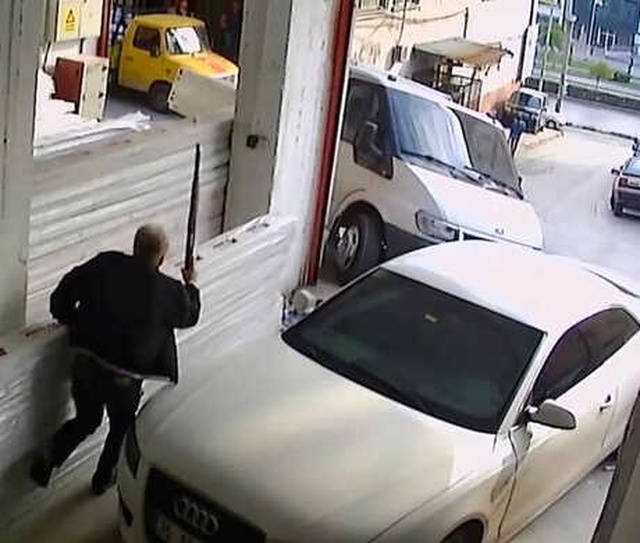 Öfkeli Kayınpeder, Kızından Boşanmak İsteyen Damadına Pompalı Tüfekle Saldırdı
