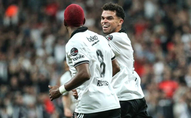 Beşiktaş'ta; Atiba, Pepe, Ljajic, Babel ve Güven Genk Maçında Forma Giyemeyecek Beşiktaş'ta; Atiba, Pepe, Ljajic, Babel ve Güven, Genk Maçında Forma Giyemeyecek