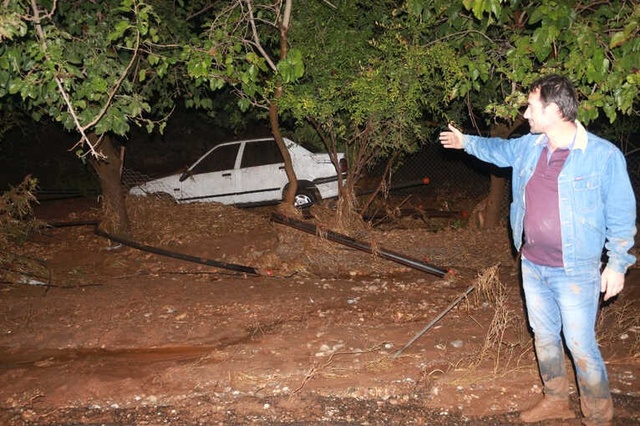 15 Dakika Yağan Yağmur, 120 Küçükbaş Hayvanı Telef Etti