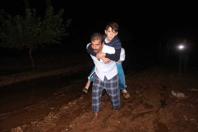 15 Dakika Yağan Yağmur, 120 Küçükbaş Hayvanı Telef Etti
