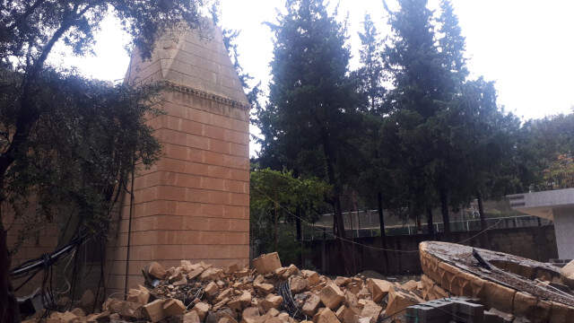 Adıyaman'da Fırtına Nedeniyle Caminin Minaresi Ambulansın Üzerine Devrildi