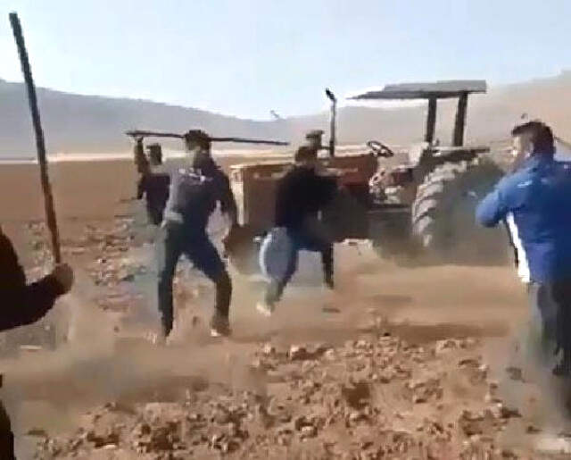 Arazi Kavgasında Silah, Sopa, Taşlı Kavga Kamerada Arazi Anlaşmazlığı Nedeniyle Çıkan Silahlı ve Sopalı Kavga Kamerada