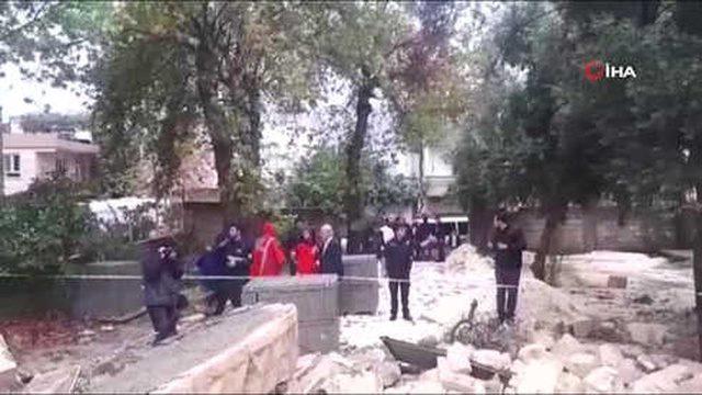 Adıyaman'da Fırtına Nedeniyle Caminin Minaresi Ambulansın Üzerine Devrildi