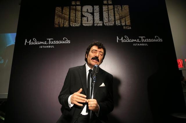 Muhterem Nur, Müslüm Filminin Galasında Müslüm Gürses'in Balmumu Heykelini Görünce Gözyaşlarına Hakim Olamadı