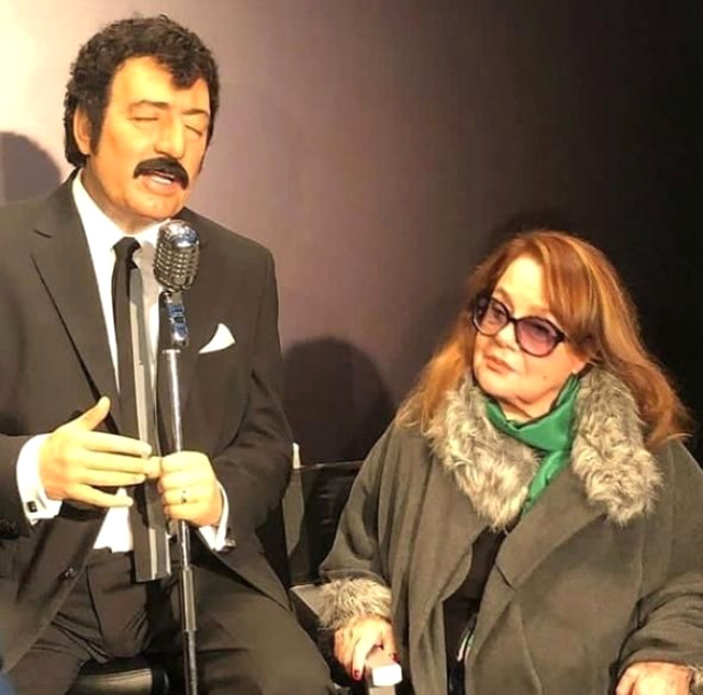 Muhterem Nur, Müslüm Filminin Galasında Müslüm Gürses'in Balmumu Heykelini Görünce Gözyaşlarına Hakim Olamadı