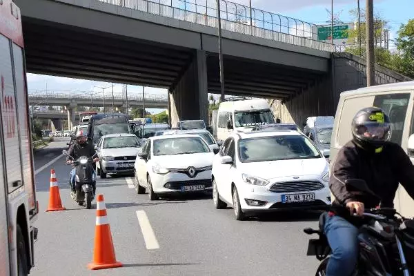 TEM Otoyolunda Kaza: Uzun Araç Kuyrukları Oluştu