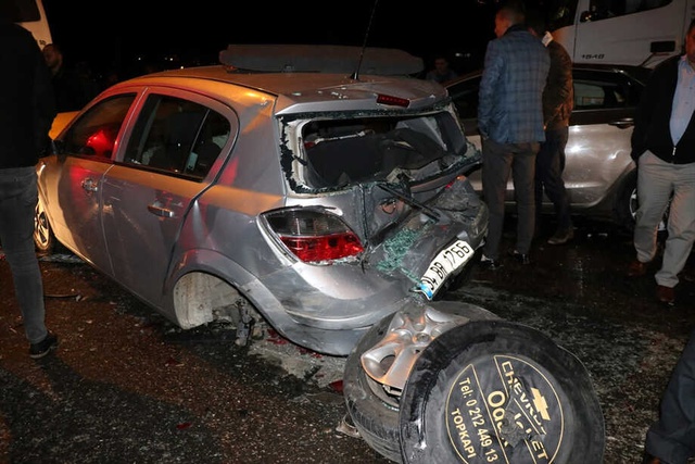 TEM Otoyolunda 10 Araçlı Zincirleme Kaza: 16 Kişi Yaralandı