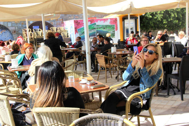 Sıcaklığın 20 Dereceyi Gördüğü Bodrum'da Vatandaşlar Sahile Akın Etti