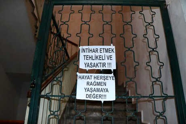 Binadaki İntihar Girişimlerinden Bıkan Yönetici, Demir Kapılı Önlem Aldı
